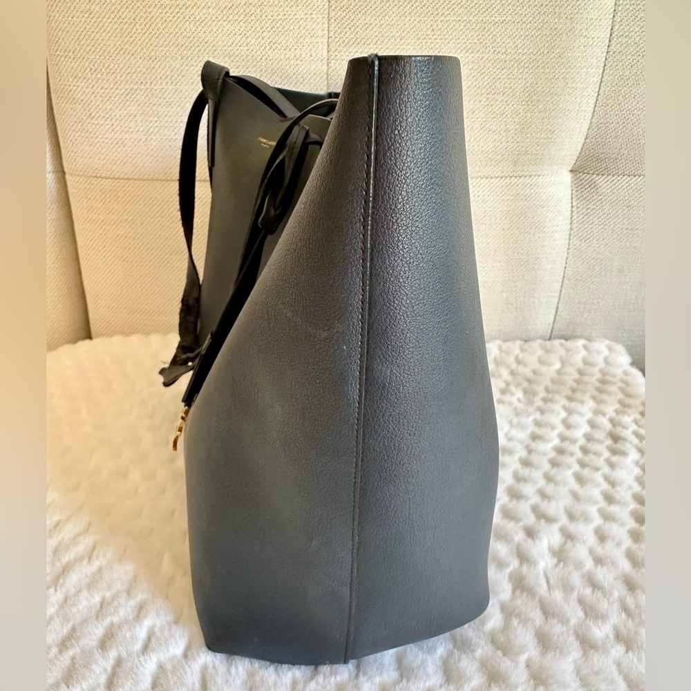 Saint Laurent Authentic Black Leather Tote W/ Pouch - Picture 4 of 11
